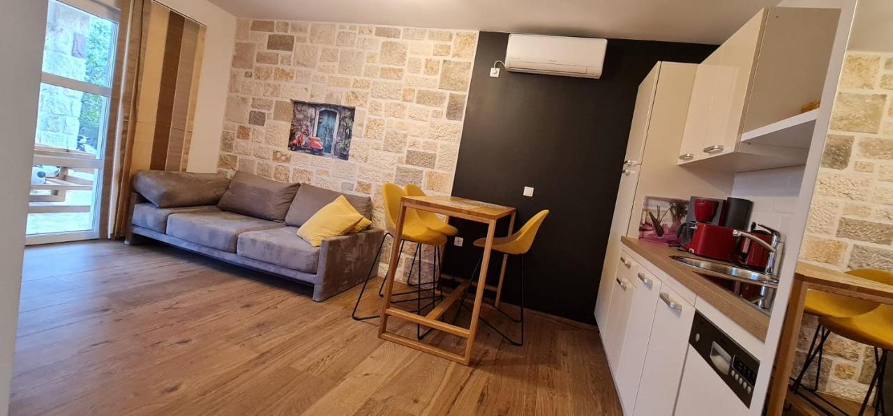 Apartments Lolita Bol Extérieur photo