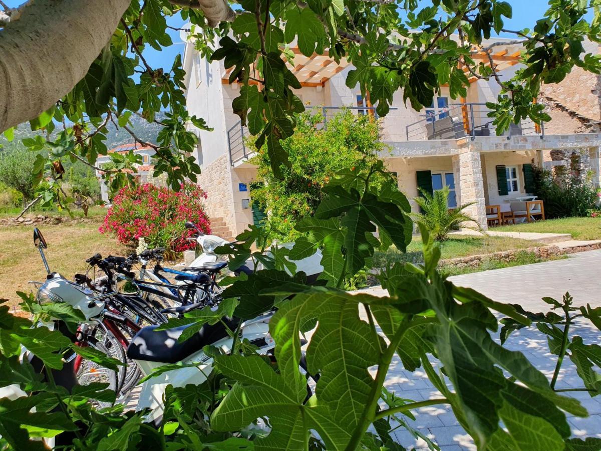 Apartments Lolita Bol Extérieur photo